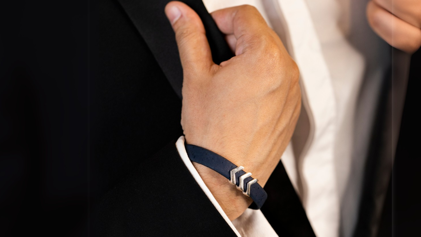 Plant-based cork leather men’s bracelet – minimalist wrap design