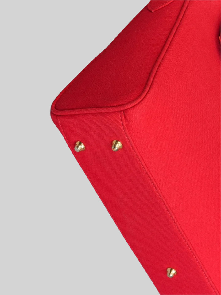 Bottom metal foots for the FOReT® Red Laptop Bag in canvas and FSC-certified cork with gold-flecked details