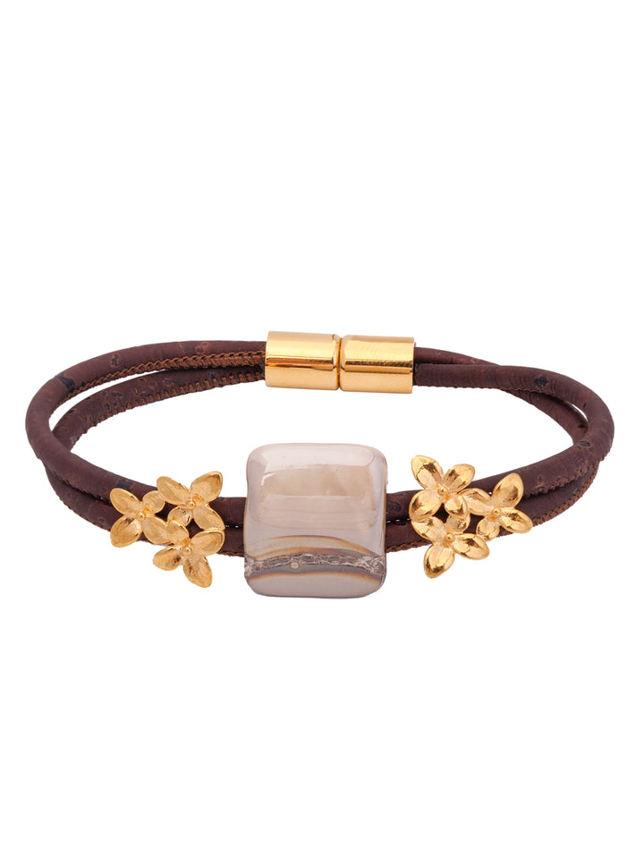Introducing the IBERIS Cork Bracelet: where sustainable cork meets contemporary elegance. Lightweight, with a magnetic clasp for easy wear, adorned with floral motifs and ceramic stones. Stylish, eco-conscious jewelry.