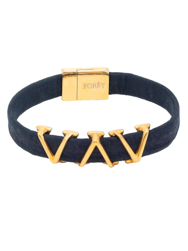 Introducing the GOLD SHARK TOOTH Cork Bracelet: bold navy-blue paired with luxurious gold, secured with a magnetic clasp for easy wear. A striking statement of elegance at just 14g.