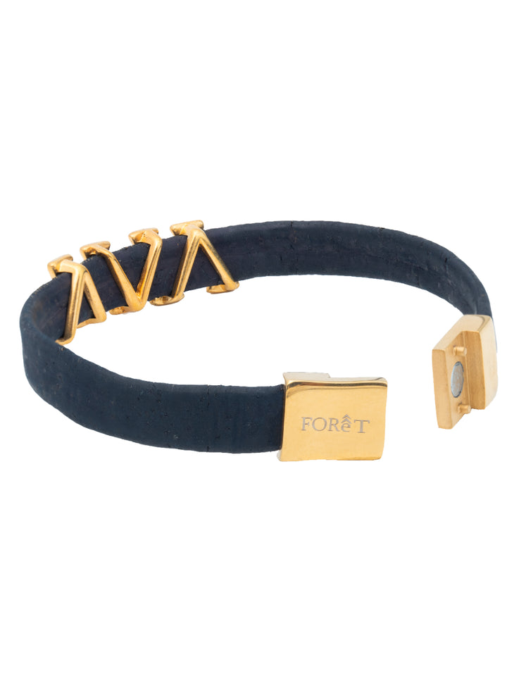 Introducing the GOLD SHARK TOOTH Cork Bracelet: bold navy-blue paired with luxurious gold, secured with a magnetic clasp for easy wear. A striking statement of elegance at just 14g.